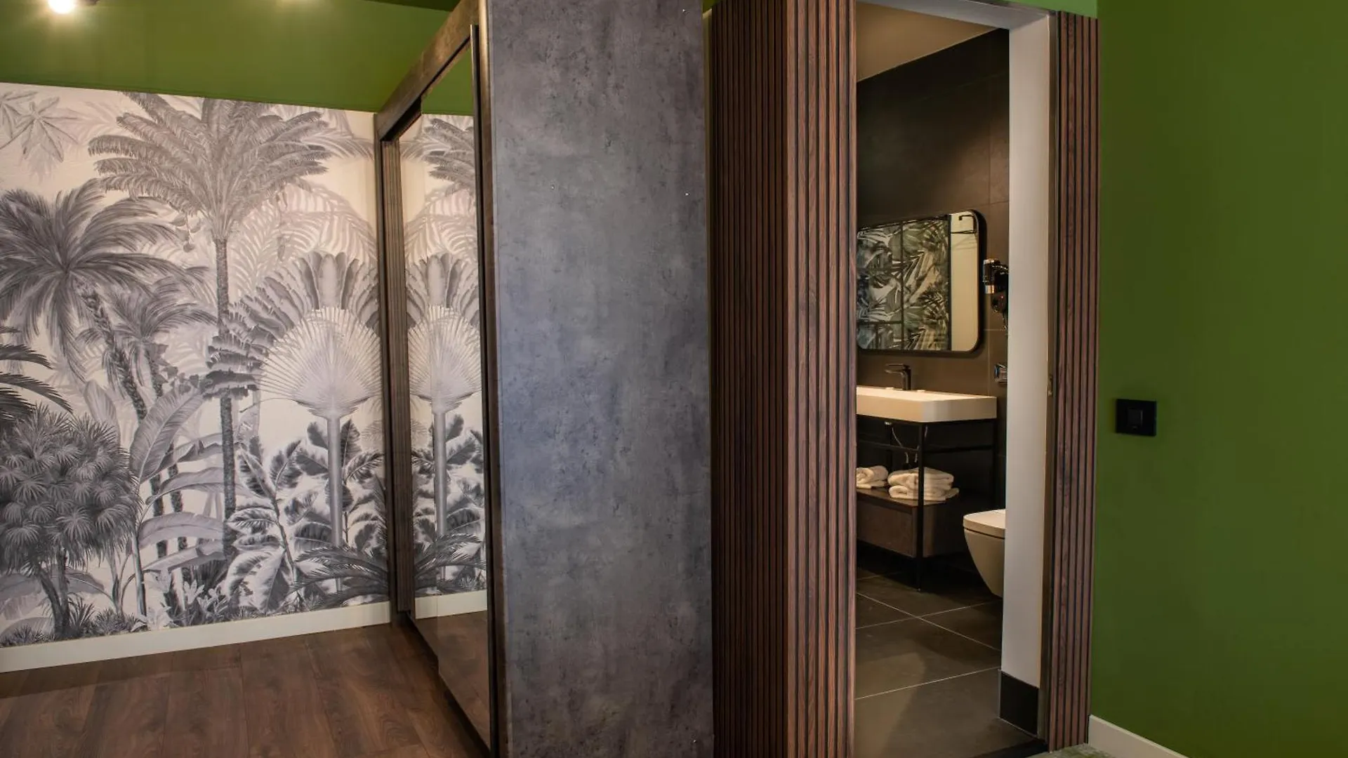 Bucharest Comfort Suites Hotel 4*,  Romania