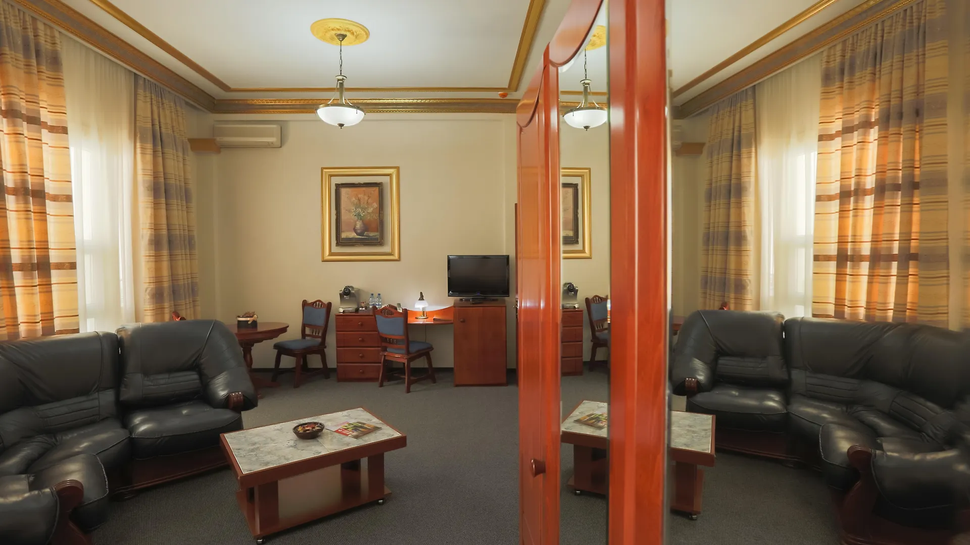 Bucharest Comfort Suites Hotel