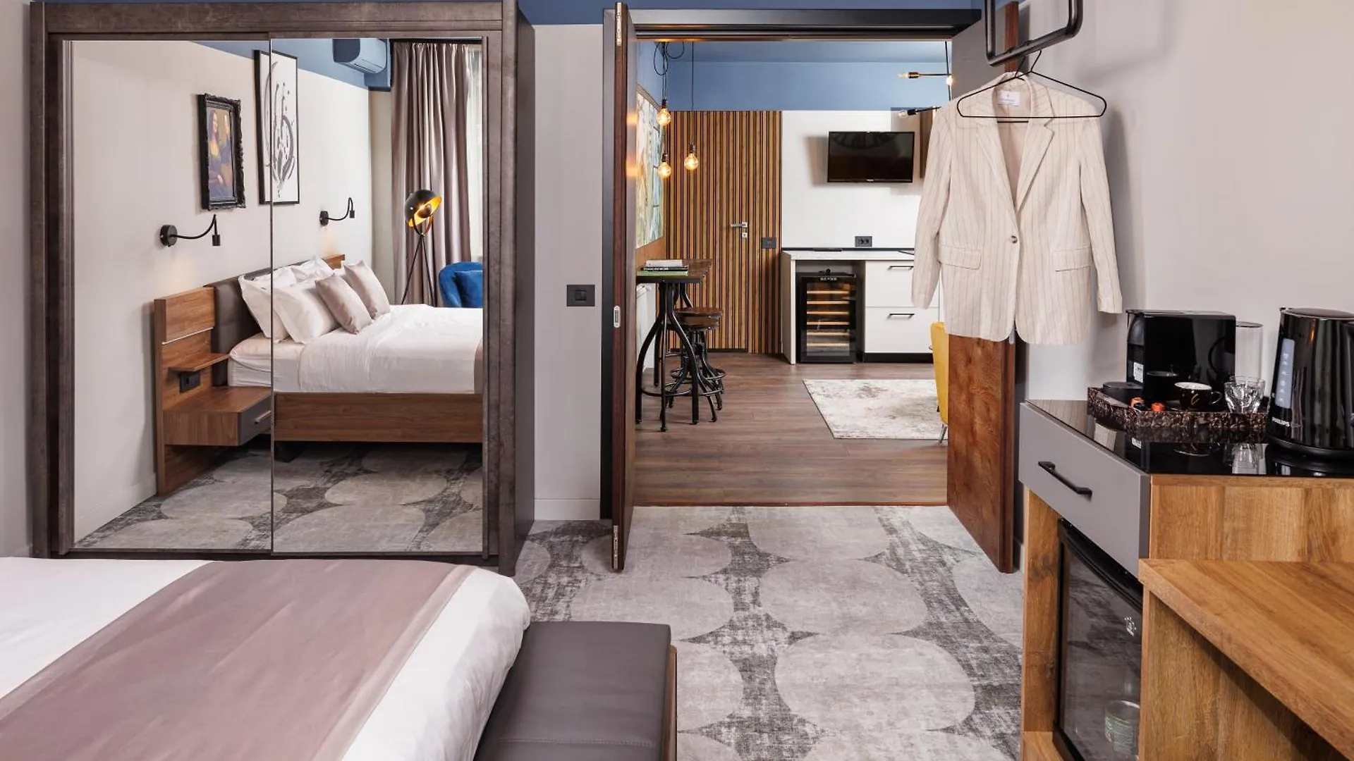 Bucharest Comfort Suites Hotel