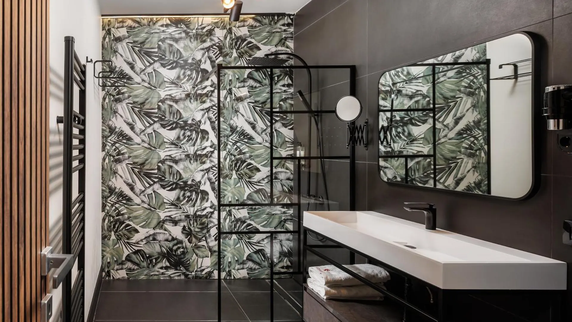 Bucharest Comfort Suites Hotel